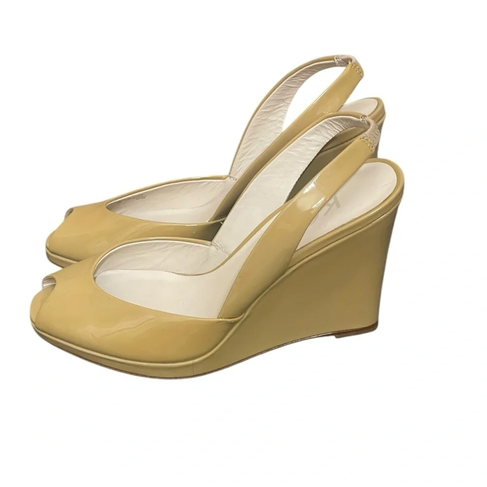 MICHAEL KORS Tan Patent
Leather 4" High Wedge Open Toe
Slingback Shoes size 7.5M - Picture 4 of 13